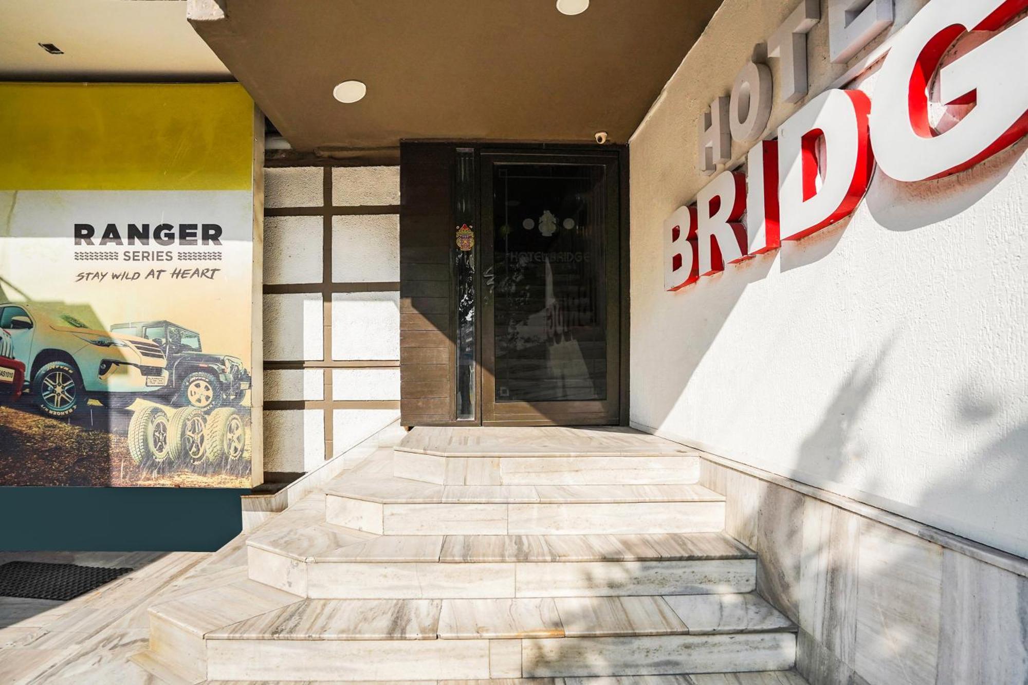 OYO 2286 Hotel Bridge Ahmedabad Buitenkant foto