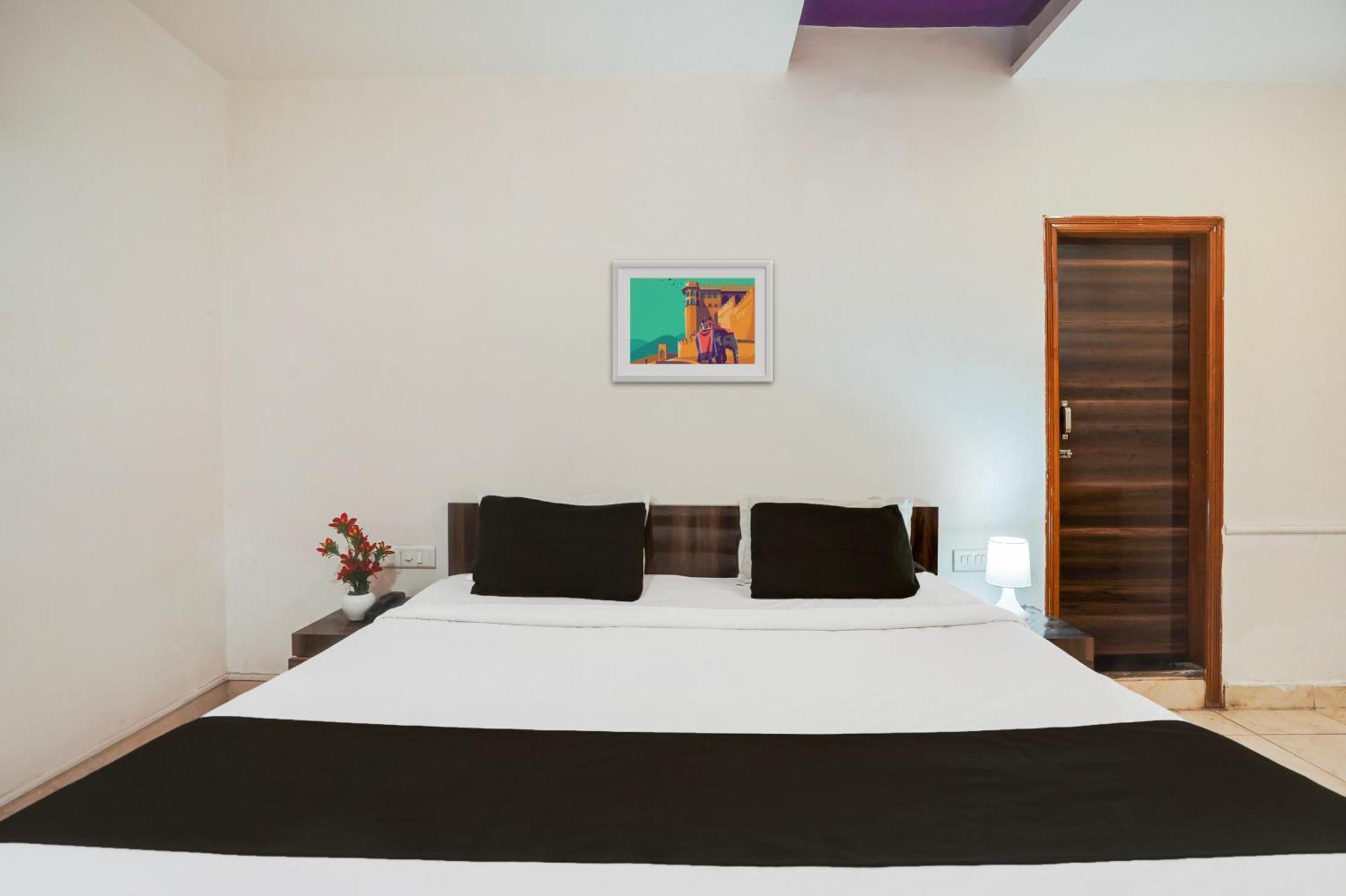 OYO 2286 Hotel Bridge Ahmedabad Buitenkant foto