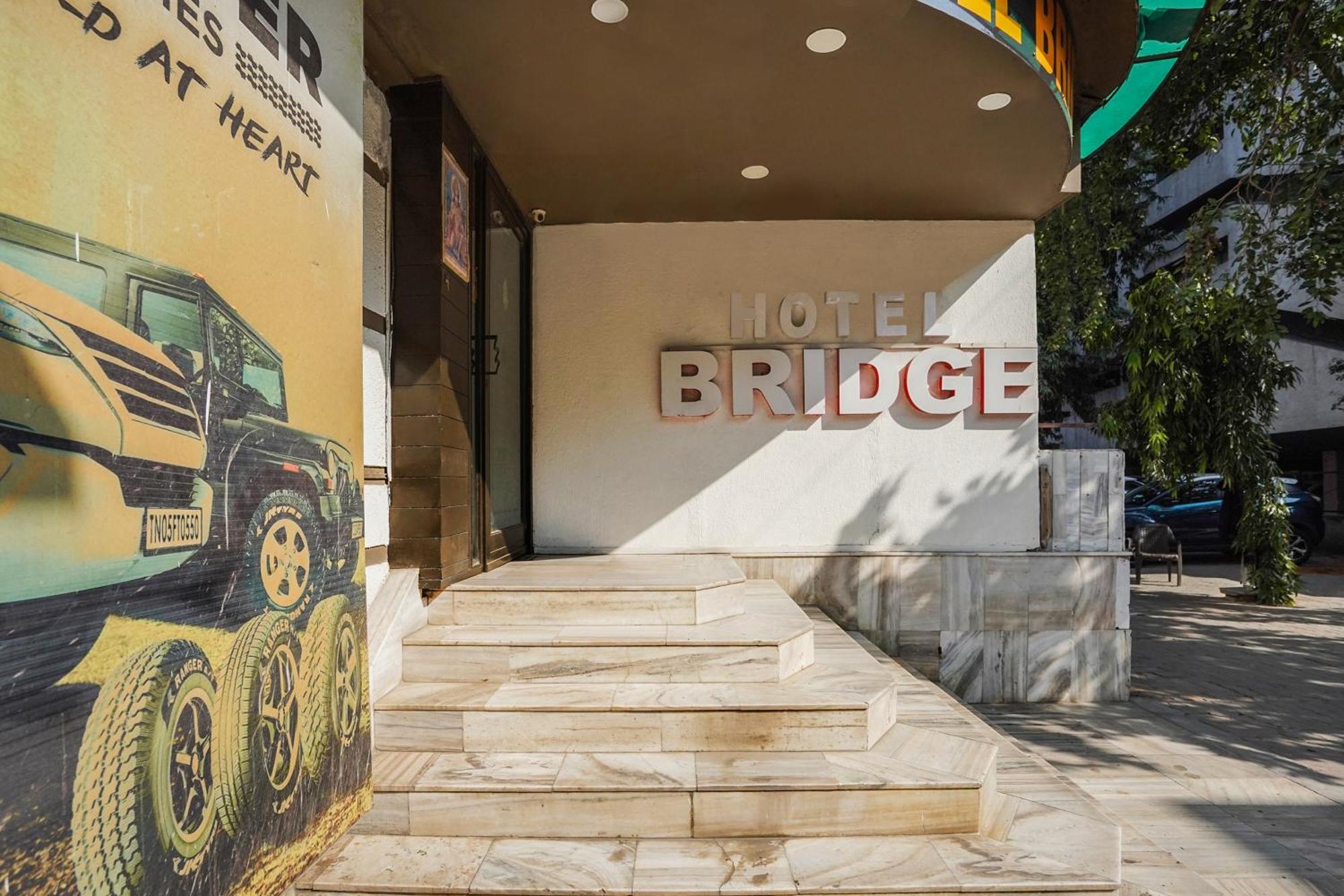 OYO 2286 Hotel Bridge Ahmedabad Buitenkant foto