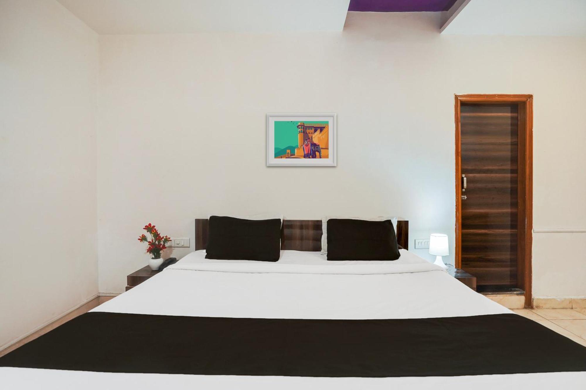 OYO 2286 Hotel Bridge Ahmedabad Buitenkant foto