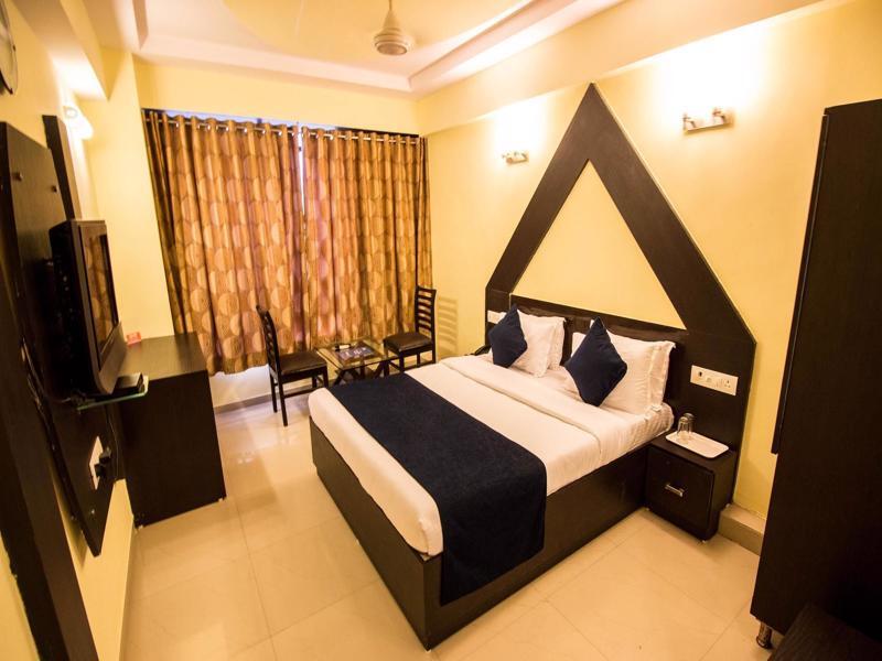 OYO 2286 Hotel Bridge Ahmedabad Buitenkant foto