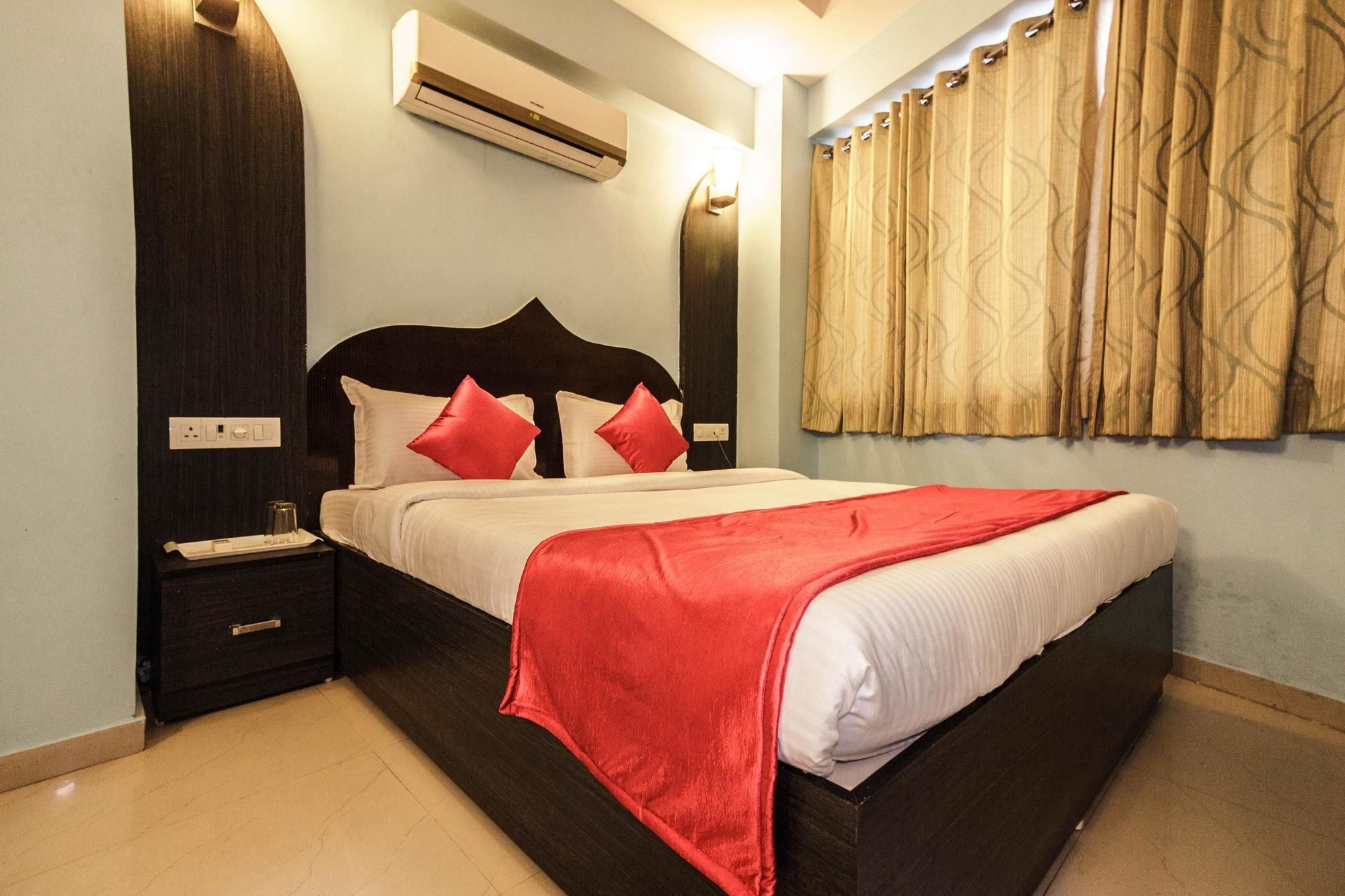 OYO 2286 Hotel Bridge Ahmedabad Buitenkant foto