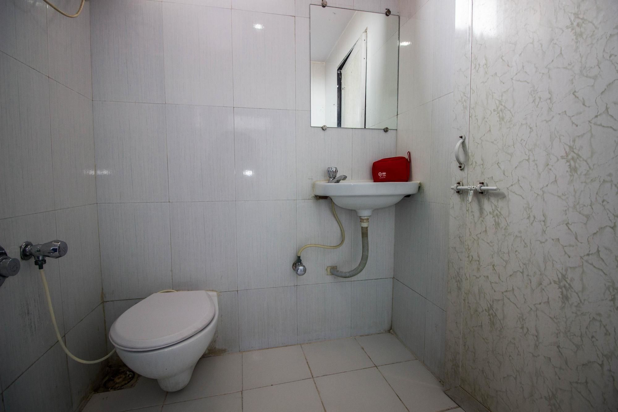 OYO 2286 Hotel Bridge Ahmedabad Buitenkant foto