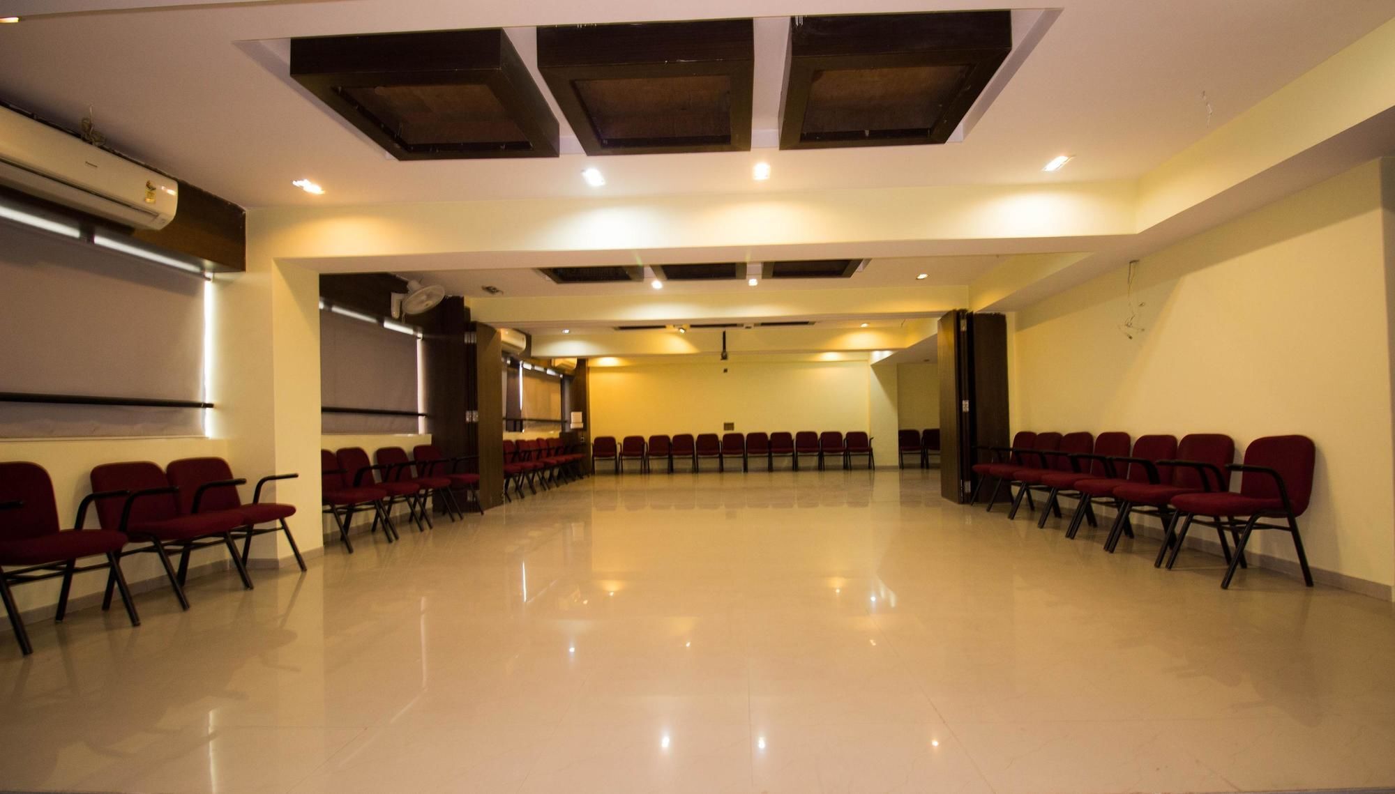 OYO 2286 Hotel Bridge Ahmedabad Buitenkant foto