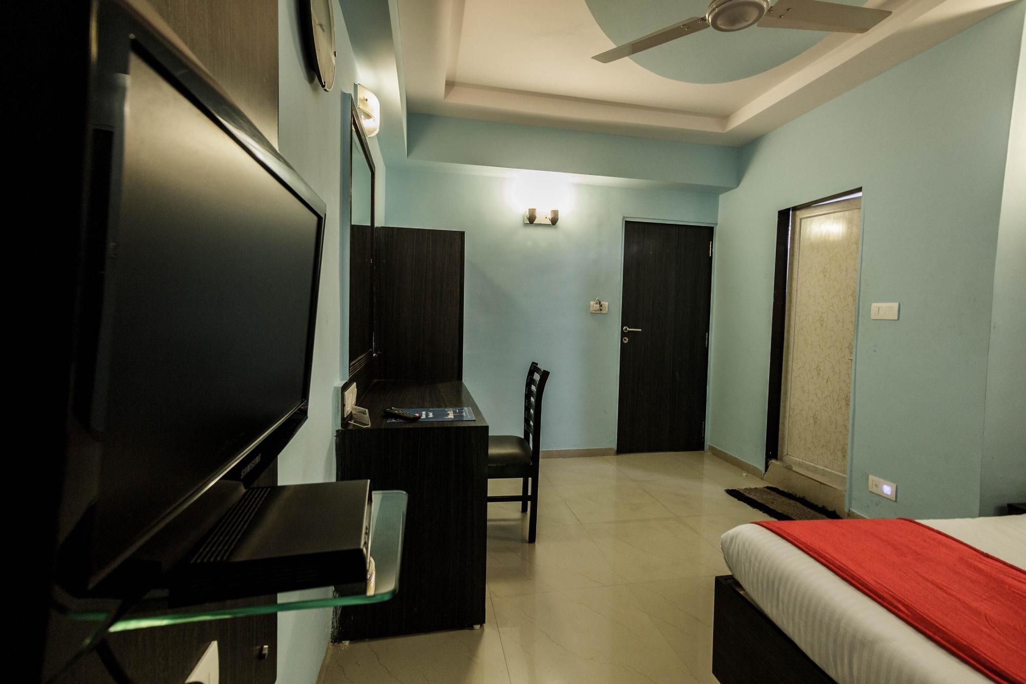 OYO 2286 Hotel Bridge Ahmedabad Buitenkant foto